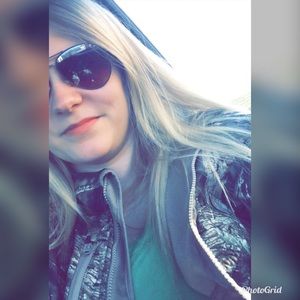 Meet your Posher, Melissa